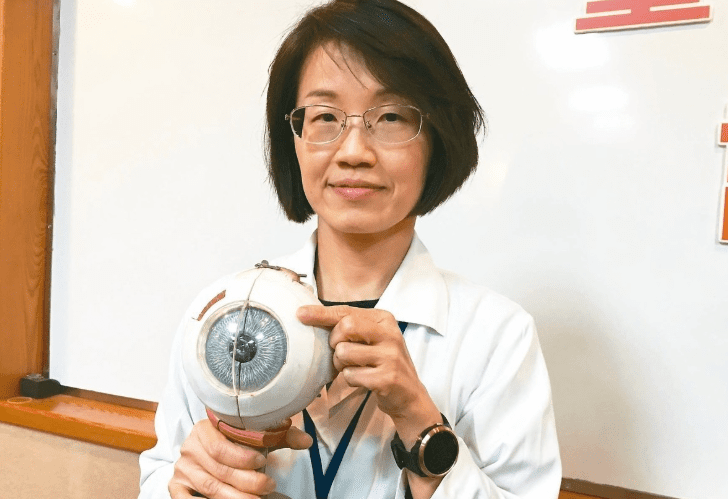眼睛瘀青原因